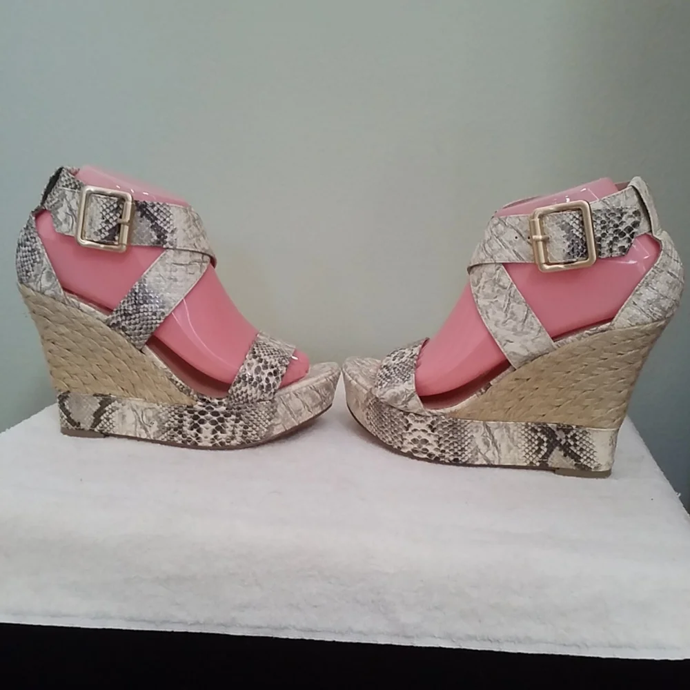 Steve Madden Snakeprint Velari  Sandal Size 7.5